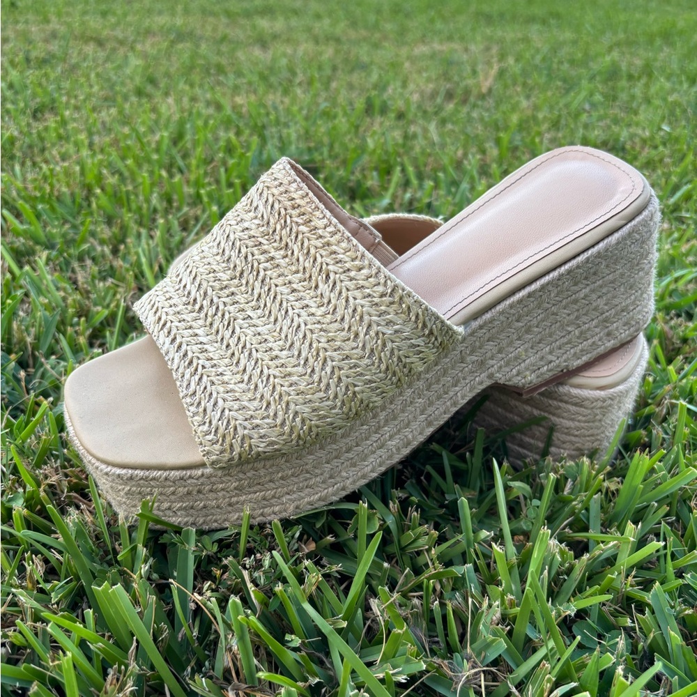 Raffia espadrille platform slide in creamy sand.